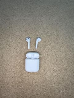 AirPods 第2世代 純正 右耳・ケース正常 左耳バッテリー劣化のサムネイル