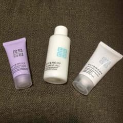 新品☆GIVENCHYのサムネイル