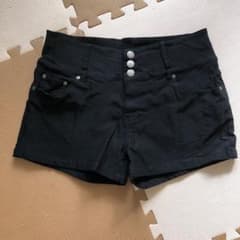 ショートパンツのサムネイル