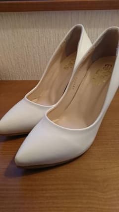 新品真っ白パンプスのサムネイル