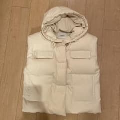 【タグ付】IIROT フード付きホワイトダウンベスト IIROT フード付きホワイトダウンベスト - メルカリ