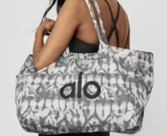 alo トートバッグ　新品　正規品のサムネイル