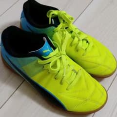 PUMAフットサルシューズ　22.5センチのサムネイル