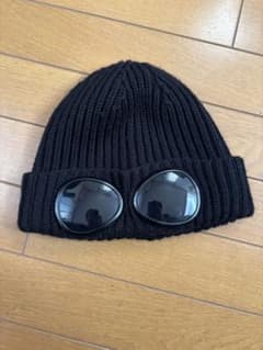 C.P. COMPANY サングラス付きニット帽のサムネイル