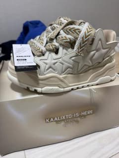 kaalixto ベージュ スニーカー サイズ42 /270 - メルカリ
