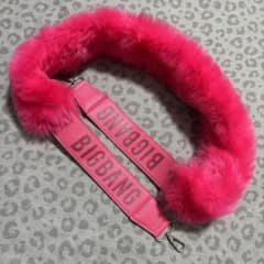 BIGBANG ピンクファーショルダーストラップ - メルカリ