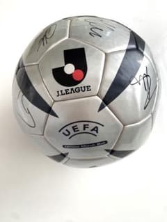 2005年 FC東京 vs バイエルン・ミュンヘン 実使用ボール サイン入り貴重 2005年 FC東京 vs バイエルン・ミュンヘン 実使用ボール サイン入り