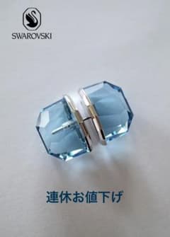 【本日24時までお値下げ】スワロフスキー ルーセントスタッドピアス ブルー片耳用のサムネイル