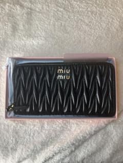 新品 MIU MIU キルティング長財布 ブラック - メルカリ