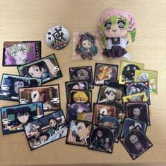 鬼滅の刃 グッズまとめ売り ぬいぐるみ 缶バッジ シールのサムネイル