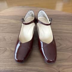 青空大好き様専用　HIMIKO ストラップパンプス ボルドー 24cmのサムネイル