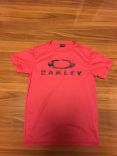 OAKLEYのTシャツのサムネイル
