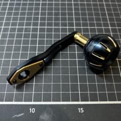 ダイワ　ソルティガic100-c 純正シングルハンドル70-80mm ダイワ ソルティガic100-c 純正シングルハンドル70-80mm - メルカリ