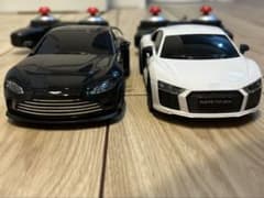 ラジコンカー 2台セット アストンマーティン Audi R8のサムネイル