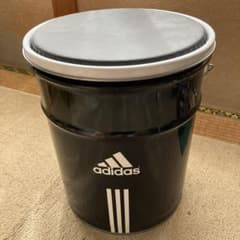 adidas缶のサムネイル