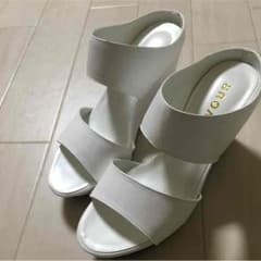 白 サンダル 新品のサムネイル