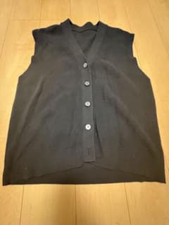 ブラック ニットベスト フロントボタンのサムネイル