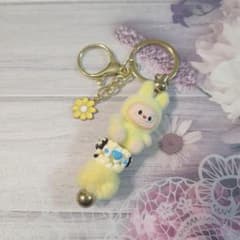 ラブブとお花のチャームのキーホルダーのサムネイル