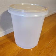 Tupperware ジャイアント 食品保存容器 8.8Lのサムネイル