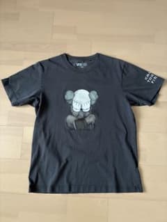 ユニクロ カウズ UNIQLO UT KAWS 半袖Tシャツ ダークグレー Mのサムネイル