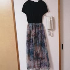 花柄ワンピースのサムネイル