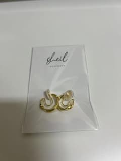【未開封】sheil ゴールド イヤリング 金属アレルギー対応のサムネイル