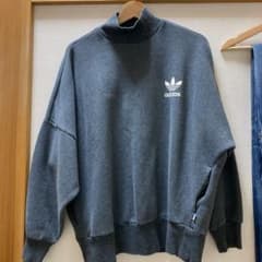 adidas トレーナーのサムネイル