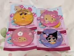 サンリオ キャラクターズ ホログラム缶バッジ 4種セットのサムネイル
