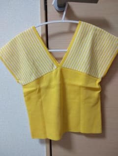 Vネックトップス×グリーンニットのサムネイル