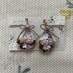 ハンドメイド ミニブーケ風 イヤリング ブライダルのサムネイル