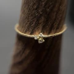 little emblem(リトルエンブレム)18K 3粒ダイヤのリング13号 - メルカリ