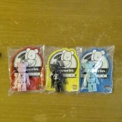 ベアブリックのサムネイル