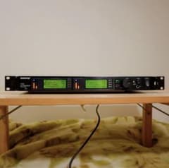 【良品】SHURE UR4D レシーバー　ワイヤレス受信機 良品】SHURE UR4D デュアルワイヤレスレシーバー ワイヤレス受信機