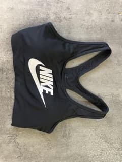 NIKE スポーツブラ ブラック Mサイズのサムネイル