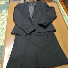 スーツのサムネイル