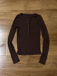 Brandy Melville ブラウン 長袖ヘンリーネックのサムネイル