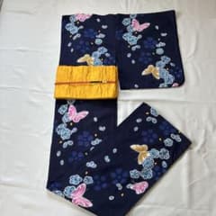 ＊美品　大人　紺地 蝶　花柄 浴衣 単品　華やか　着丈160 裄66 レディースのサムネイル