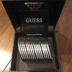 GUESSバングルのサムネイル