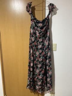 Forever 21 黒い花柄　ロングワンピースのサムネイル