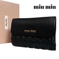 希少✨ミュウミュウ 二つ折り財布 マテラッセ ロゴ金具 レザー