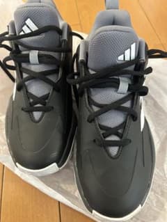 adidas バスケットボールシューズ ブラック23センチのサムネイル