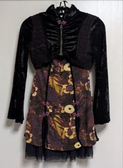 ozz on 花柄ベルベットワンピースのサムネイル