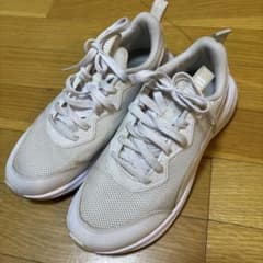 PUMA ホワイト スニーカー　24cmのサムネイル