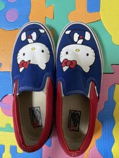 【かげとら様専用】VANS キティちゃん スリッポン スニーカーのサムネイル