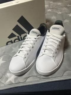 adidasスニーカーのサムネイル