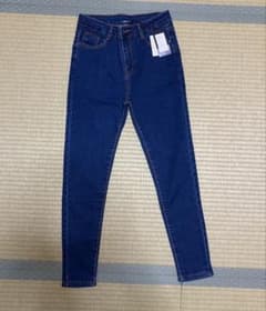 タグ付き スキニーデニムパンツ ネイビー サイズ26のサムネイル