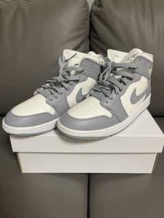 NIKE AIR JORDAN 1 MID グレー ホワイトのサムネイル