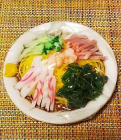 食品サンプル 冷やし中華 実物大 Amazon.co.jp: 食品サンプル屋さんのキーホルダー（冷やし中華