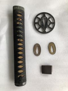 鍔 鐔 つば 刀装具 5点セット 鍔は鉄地 木製柄 古美術 26d21 - メルカリ