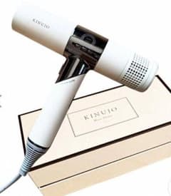 KINUJO 絹女 ヘアドライヤー KH201 匿名配送　即購入可 KINUJO キヌージョ 絹女 ヘアドライヤー ホワイト KH201 極美品】絹女